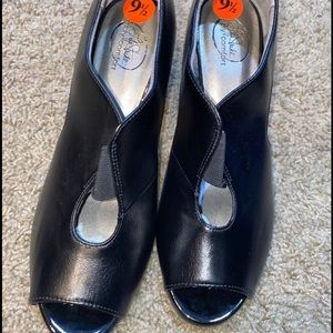 Black heels 9.5